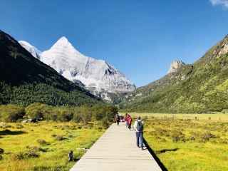 春節(jié)四川稻城亞丁旅行團(tuán)_四川稻城亞丁10月旅行團(tuán)價格_去四川稻城亞丁旅游要多少錢