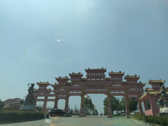 西游记公园的大门,非常有南天门的感觉!