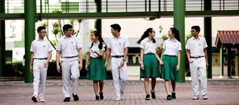 校服时髦大pk 新加坡的校服666