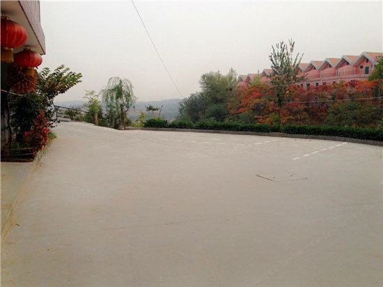 平山白鹿农家院