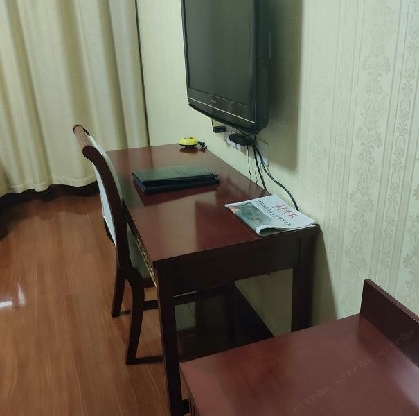 hotelPic