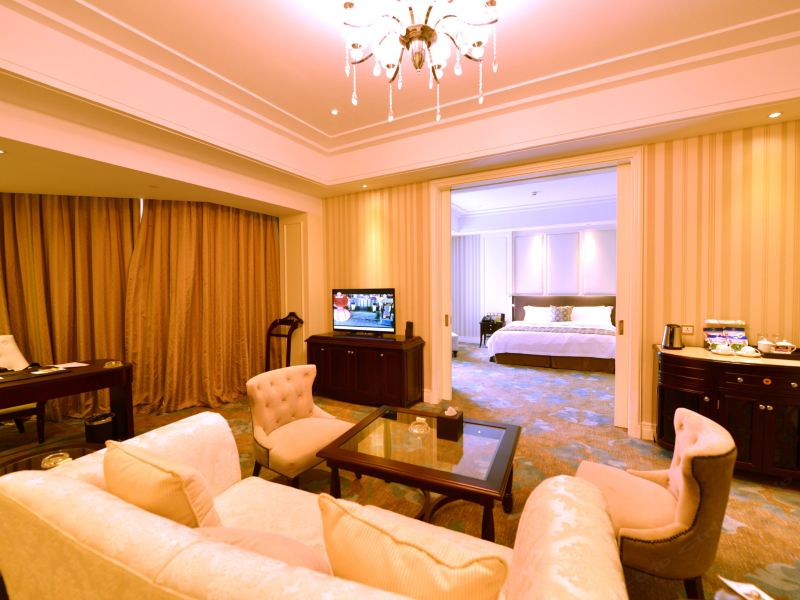 hotelPic