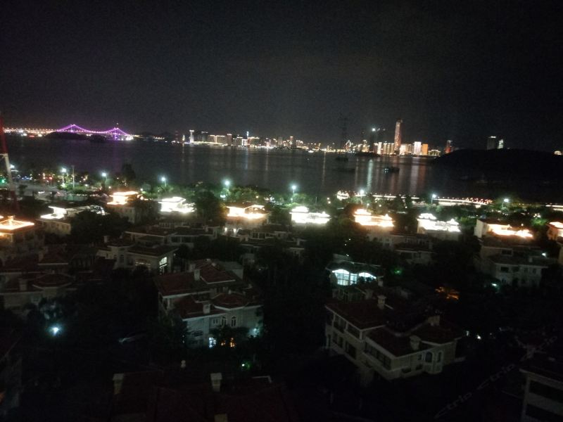 厦门再度重相逢酒店式公寓(角嵩路辅路分店)