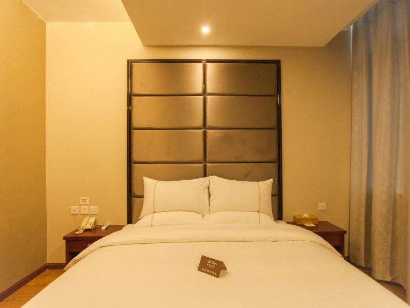 hotelPic