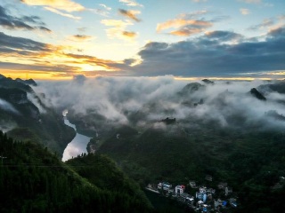 貴州旅游花多少錢_貴州九月旅游_貴州游跟團多少錢