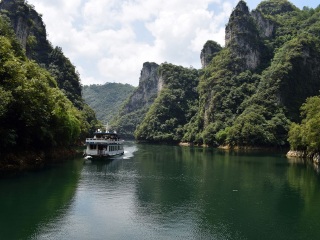貴州旅游花多少錢_貴州九月旅游_貴州游跟團多少錢