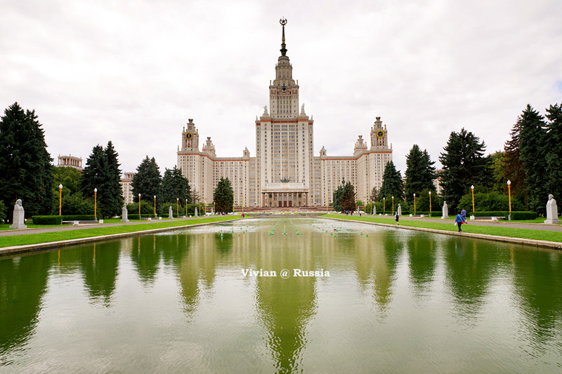 在莫斯科市中心,目前是世界上最高的大学,也是1990年前欧洲最高的建筑