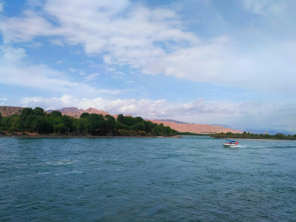 请问西北有什么适合学生毕业旅行的穿越路线,