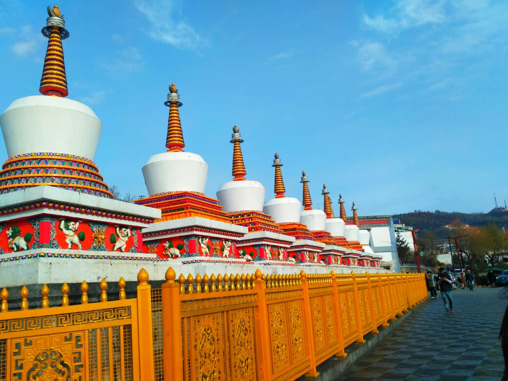 请问西北有什么适合学生毕业旅行的穿越路线,