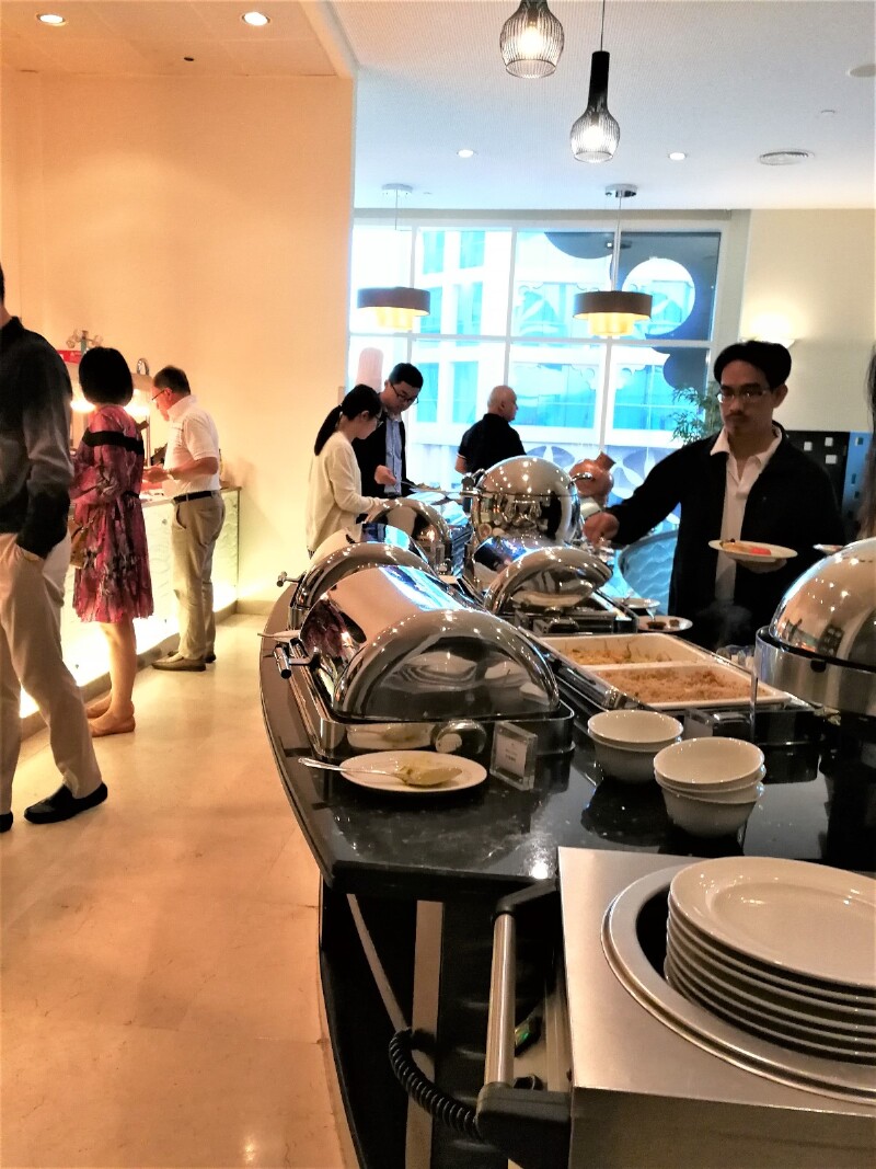 五星级酒店里的早餐都是自助的.