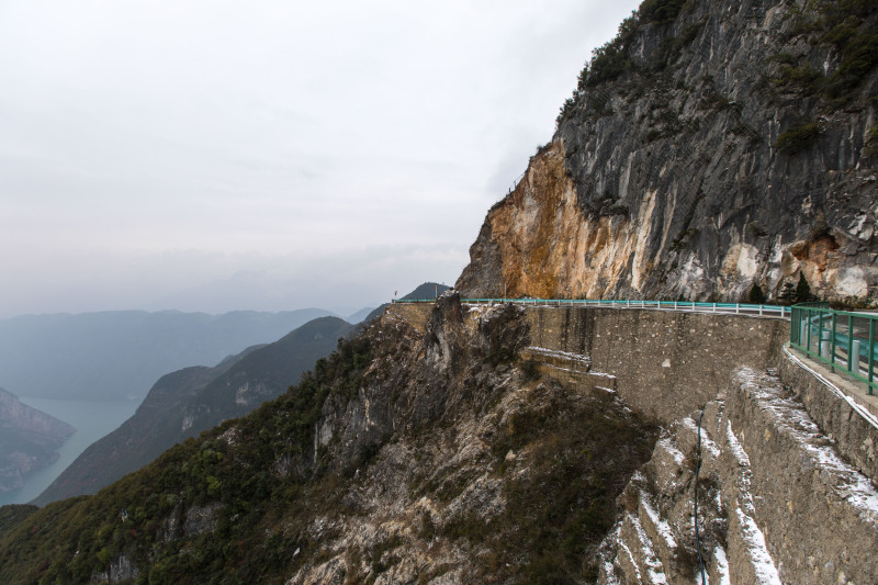 观沧海,望巫峰,三峡云巅处,尽在神女天路
