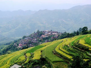 張家界玻璃棧道旅游價格多少_張家界玻璃棧道最適合旅游的季節(jié)_到張家界玻璃棧道旅游報團價格