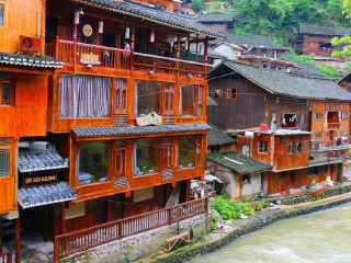 張家界玻璃棧道旅游價格多少_張家界玻璃棧道最適合旅游的季節(jié)_到張家界玻璃棧道旅游報團價格
