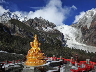 春節(jié)四川稻城亞丁旅行團(tuán)_四川稻城亞丁10月旅行團(tuán)價格_去四川稻城亞丁旅游要多少錢