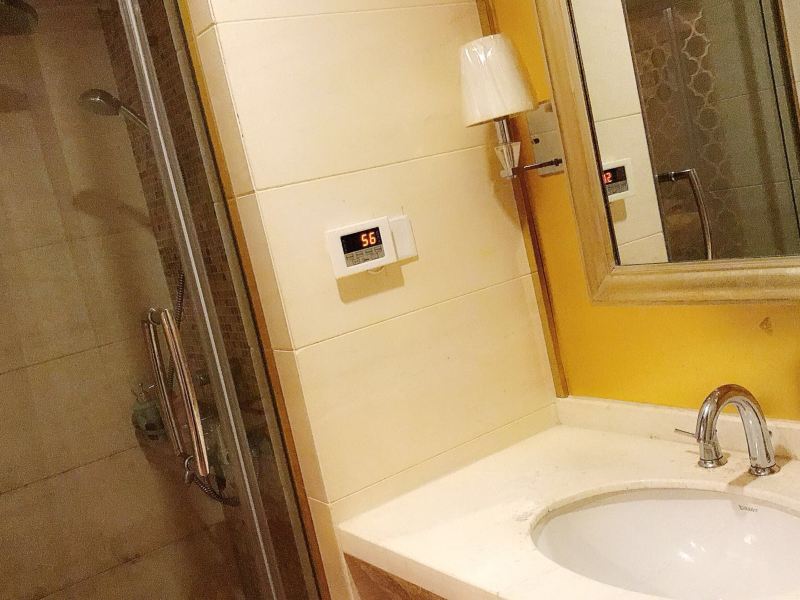 hotelPic