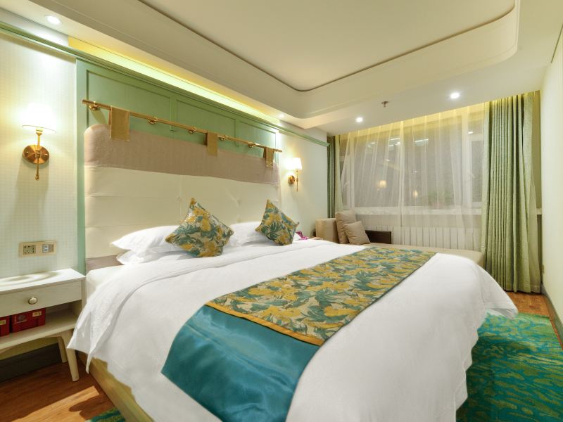 hotelPic