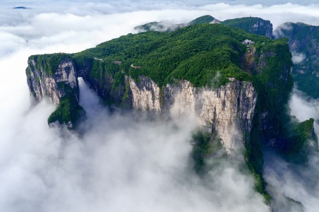 <长沙-韶山-张家界-玻璃桥-天门山-凤凰高铁5日游>长进怀出 景区门票全含 无自费 挑战玻璃桥和玻璃栈道含魅力湘西 品四大特色美食