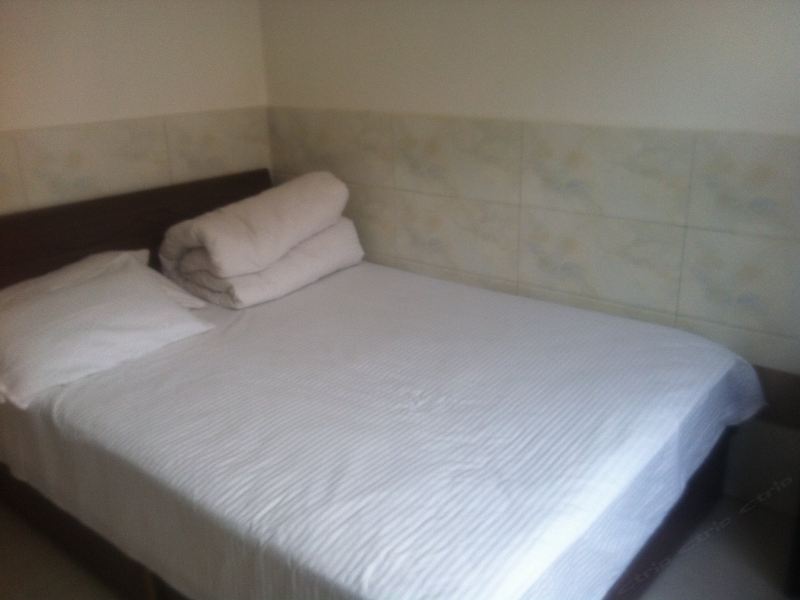 hotelPic