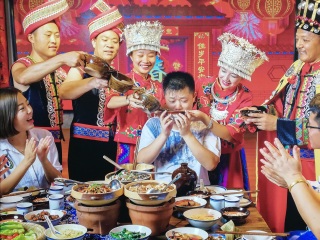 湖南張家界旅行團(tuán)_湖南張家界旅游報(bào)團(tuán)價(jià)格_湖南張家界2人旅游需要多少錢