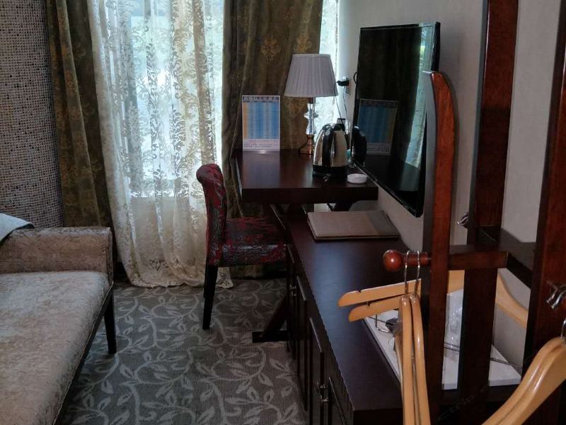 hotelPic