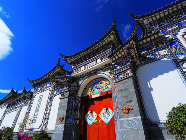 感受白族人的传统建筑工艺三坊一照壁,四合五天井; 大理白族民居 餐厅
