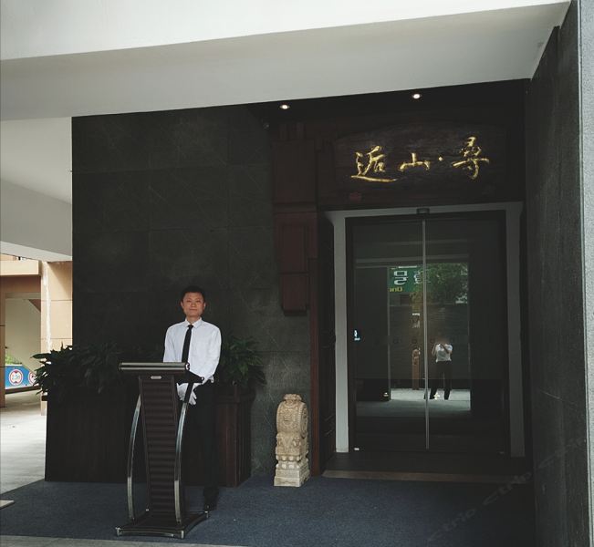hotelPic