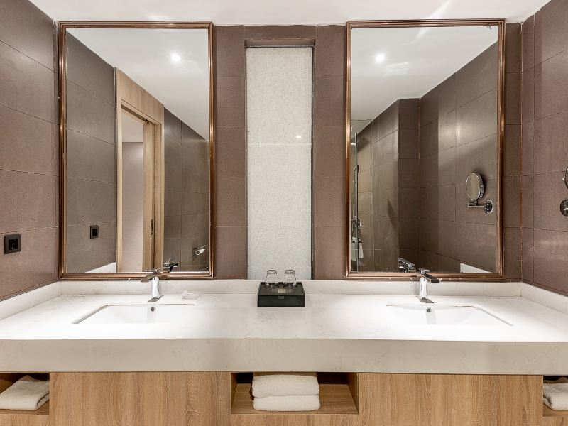 hotelPic
