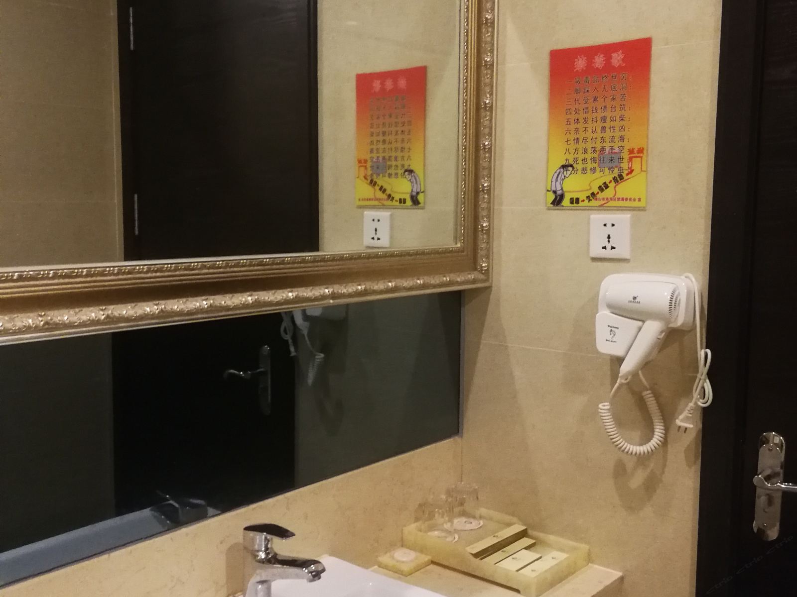 豪华大床房
