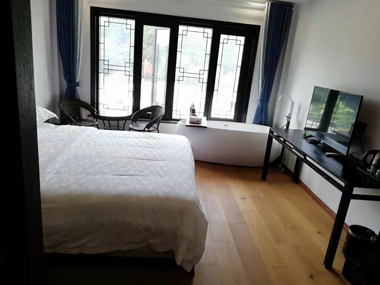 桃溪·温馨大床房