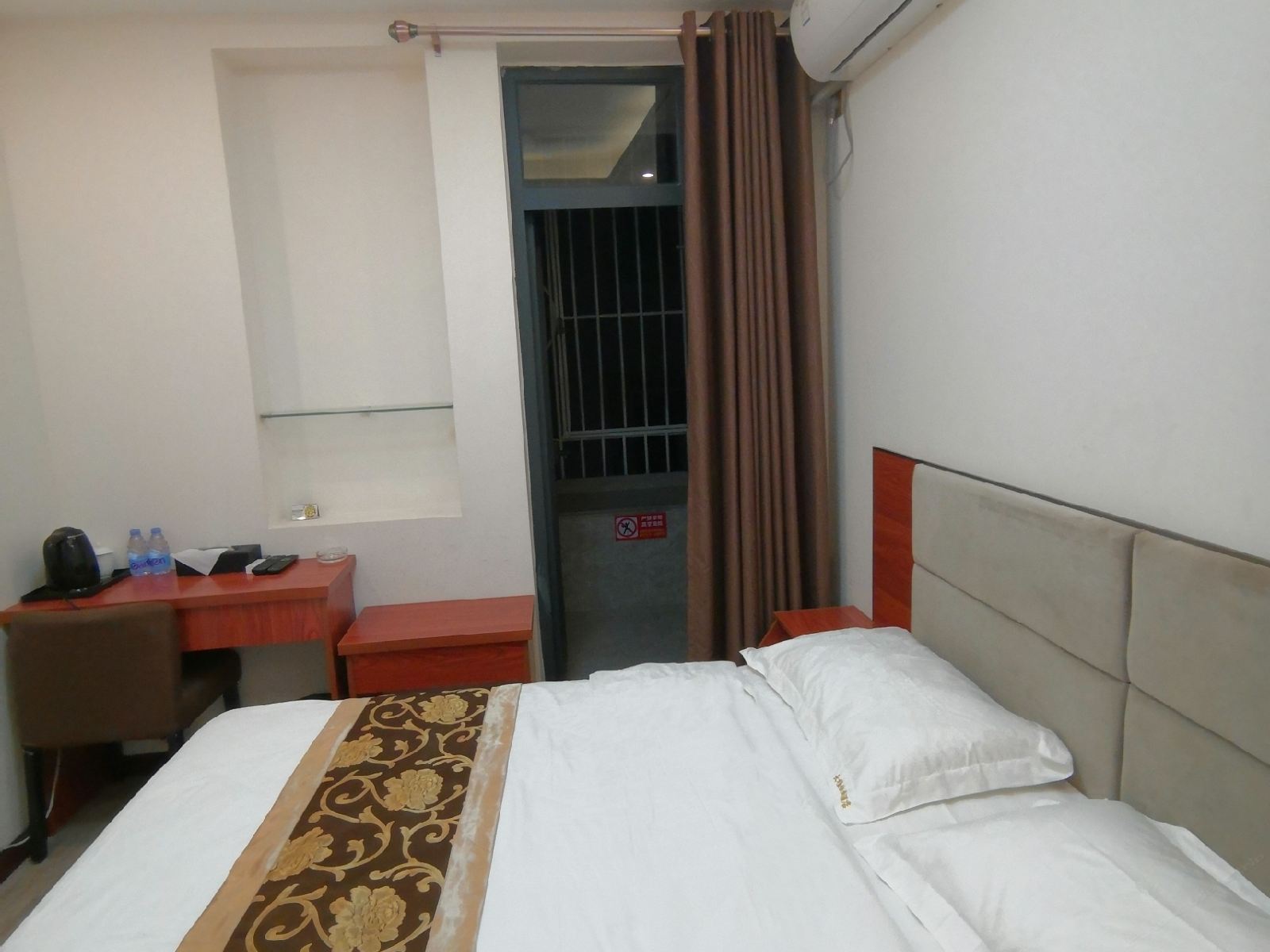 温馨阳台大床房