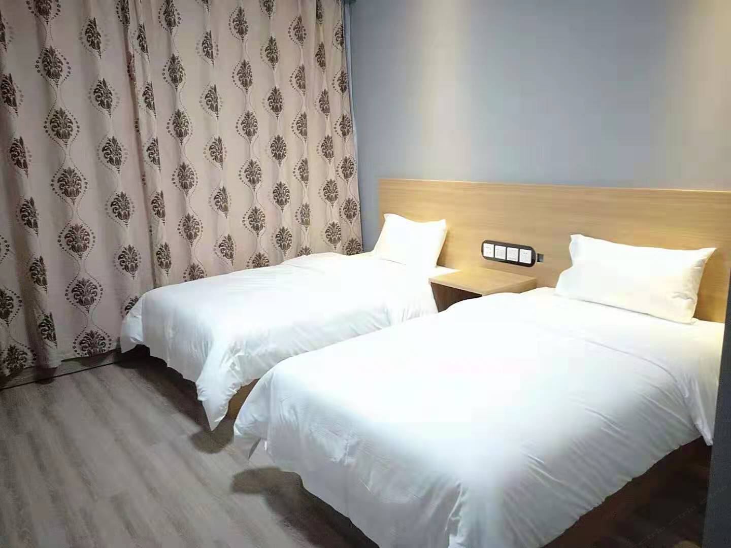 舒适双床房