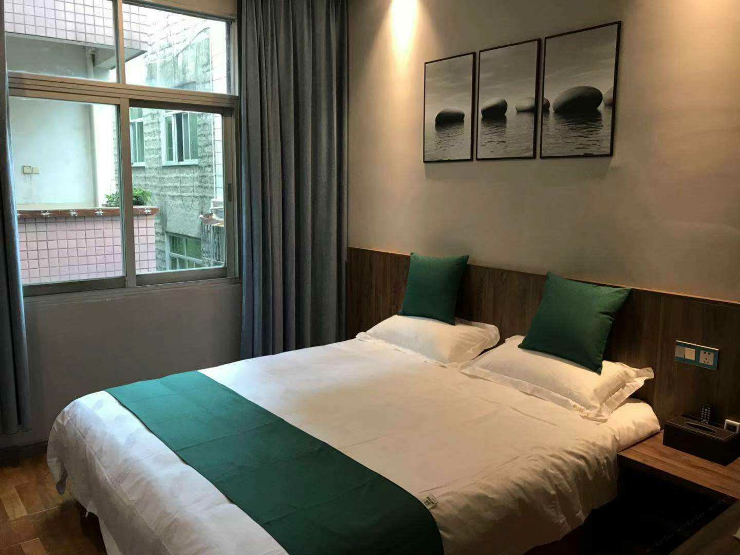高级大床房