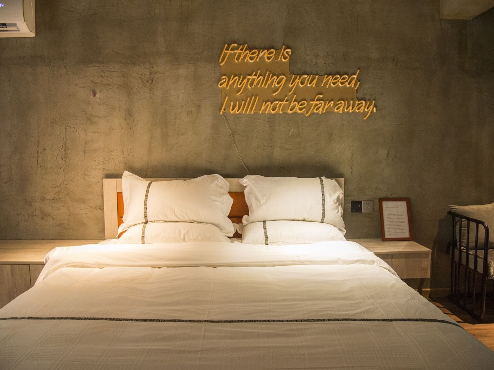 嘻哈工业风大床房