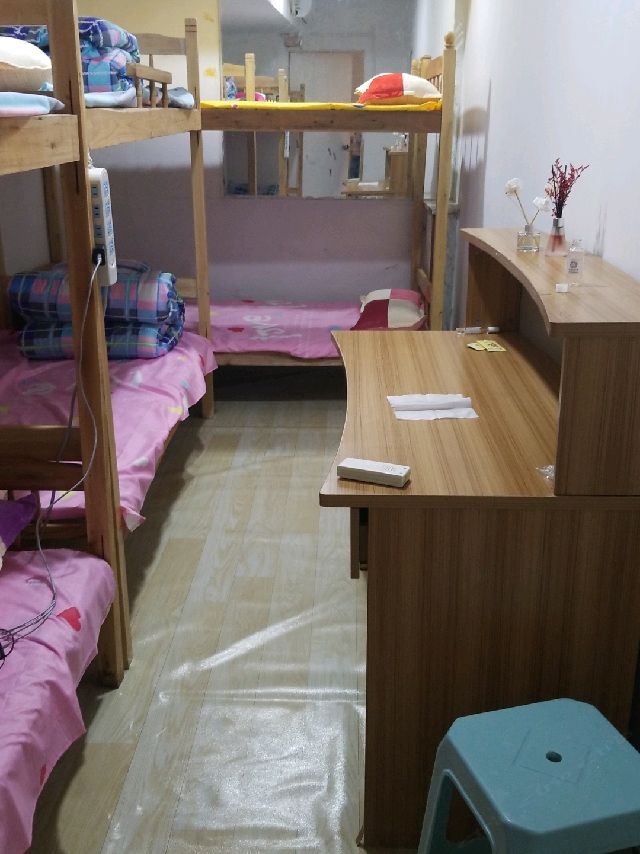 四人间(床位)(公共卫浴)