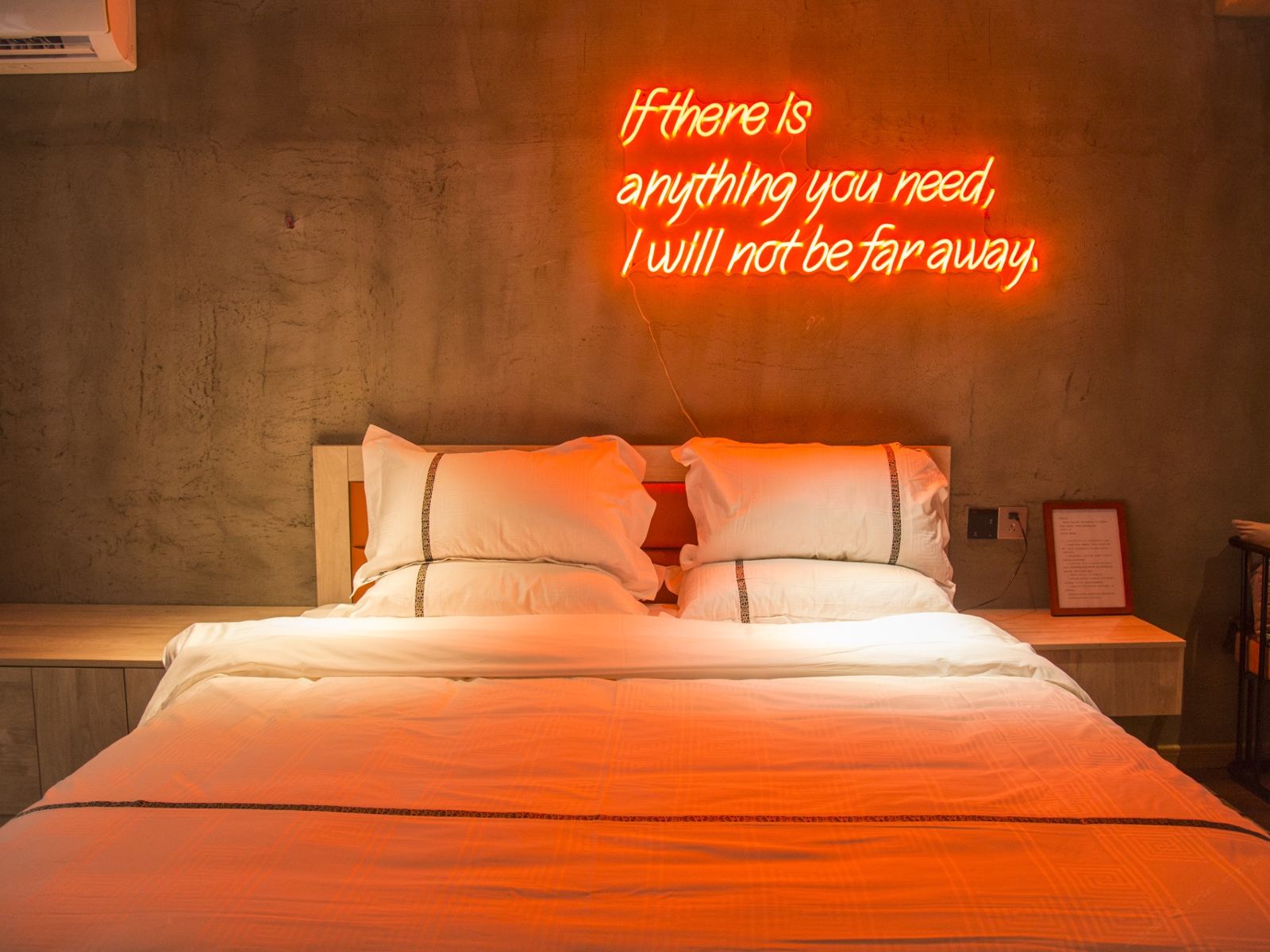 嘻哈工业风大床房