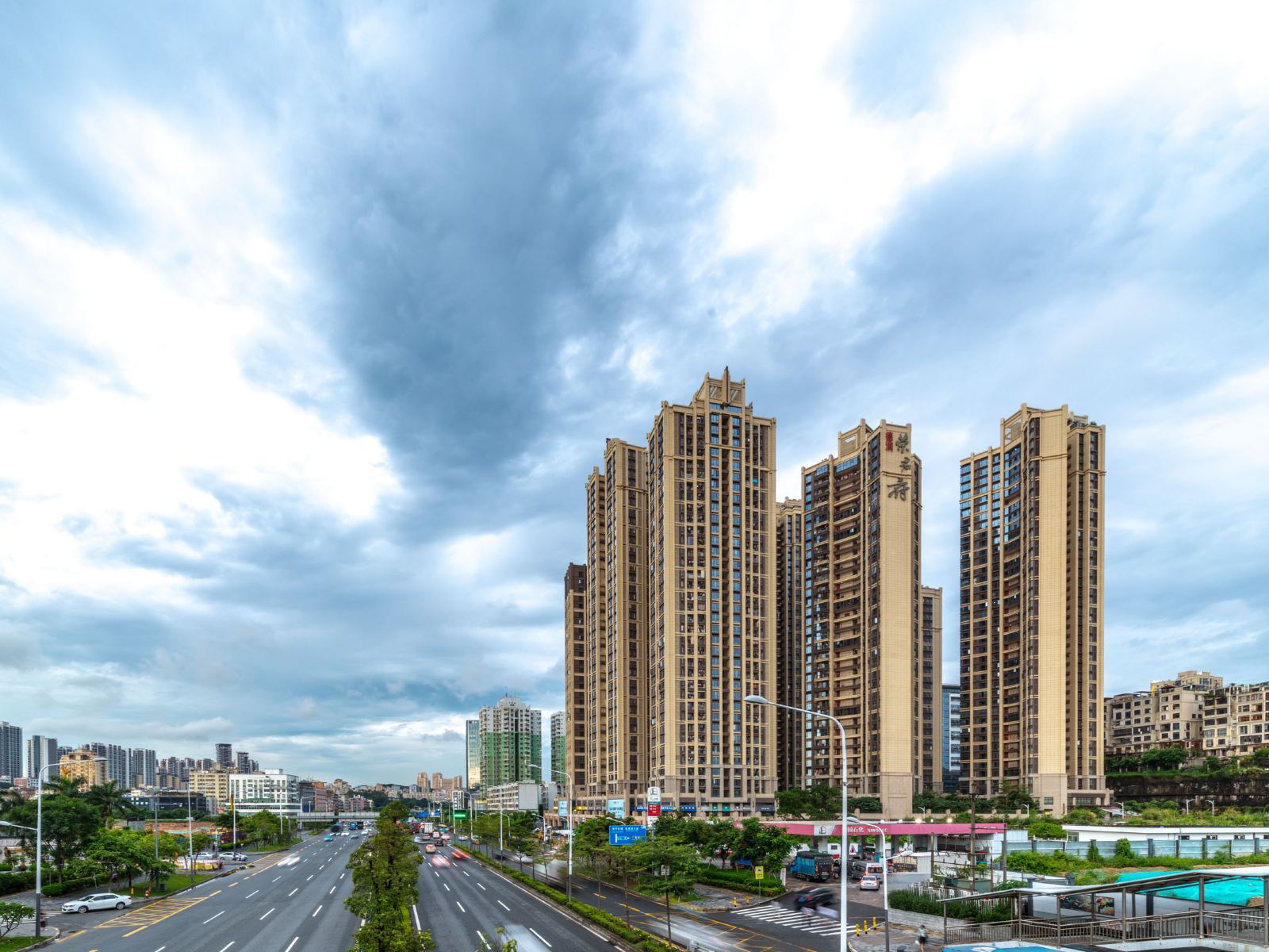 铂瑞斯行政公寓(深圳坂田地铁站店)