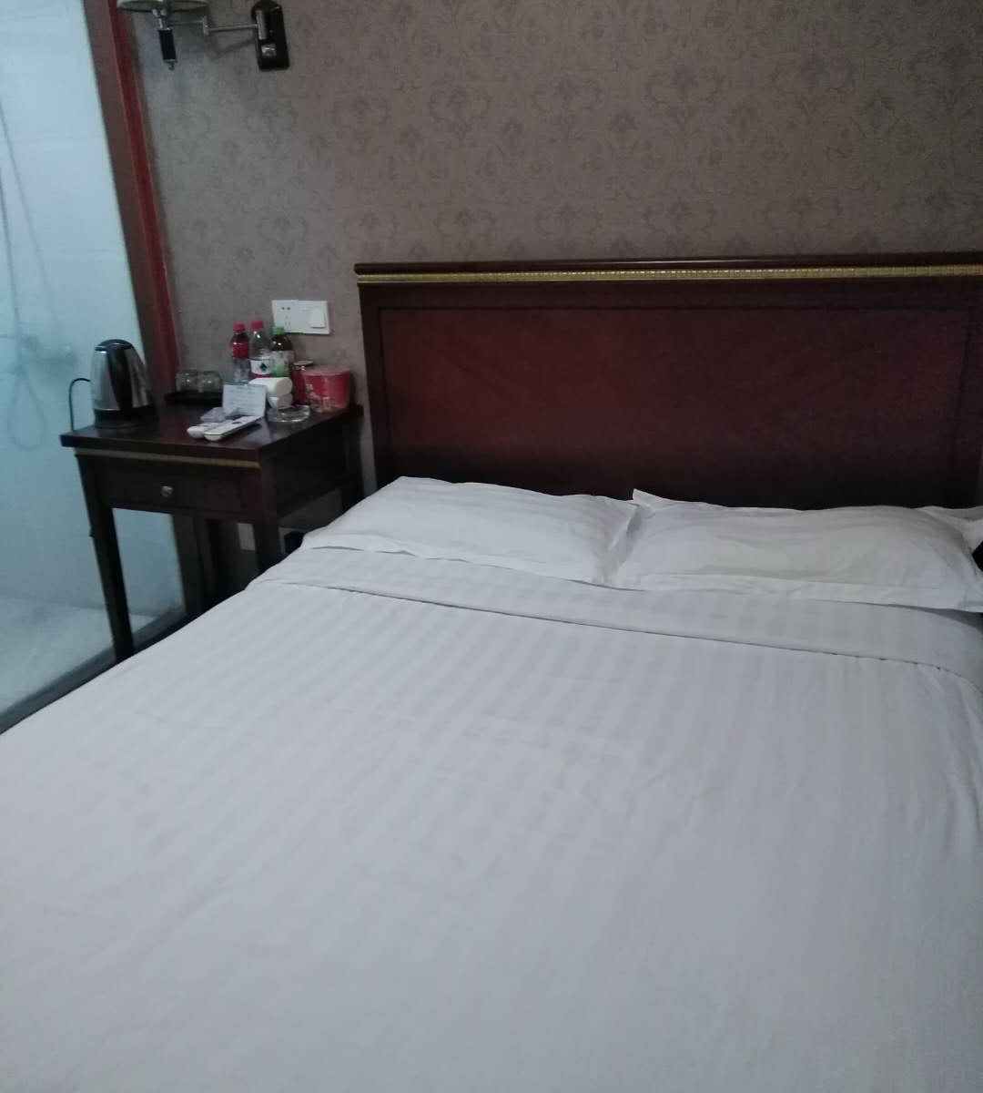 经济大床房(无窗)