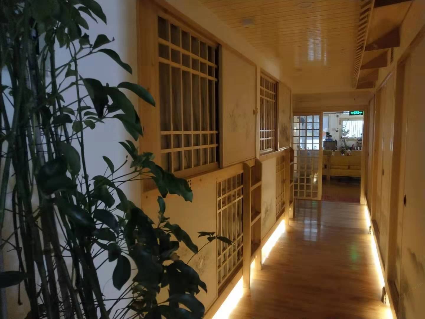 日式10人房(床位)(公共卫浴)(无窗)