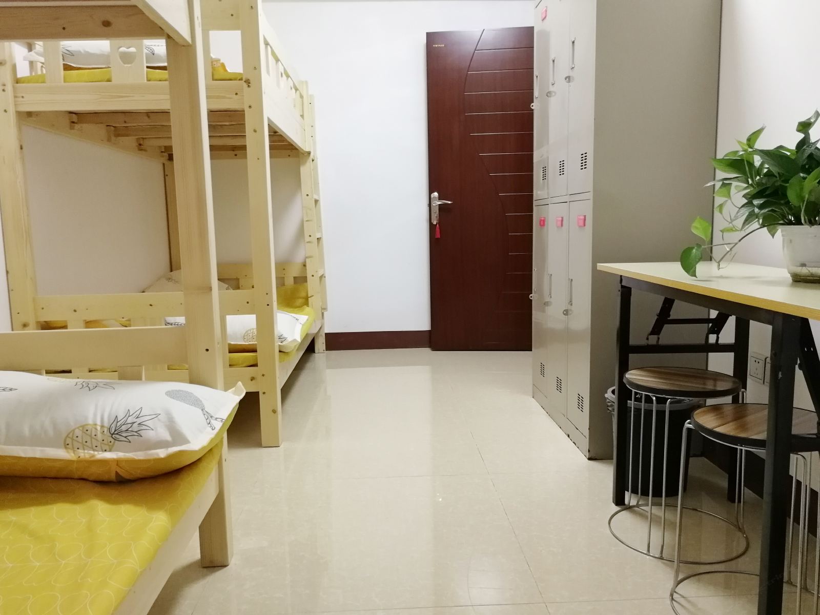 舒适4人床位房