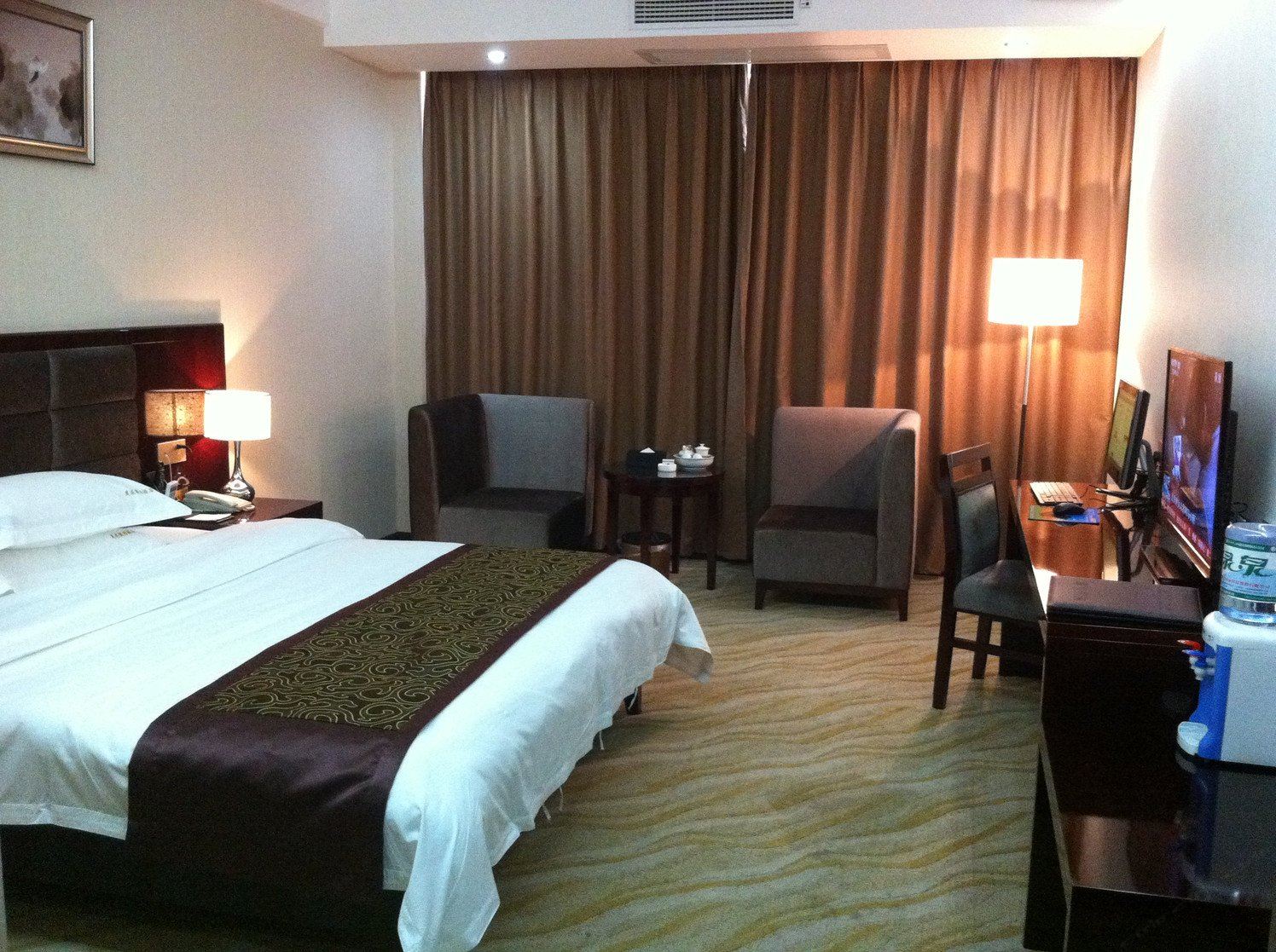 经济大床房(无窗)