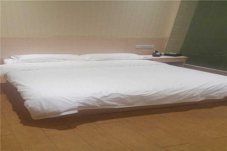 榻榻米大床房