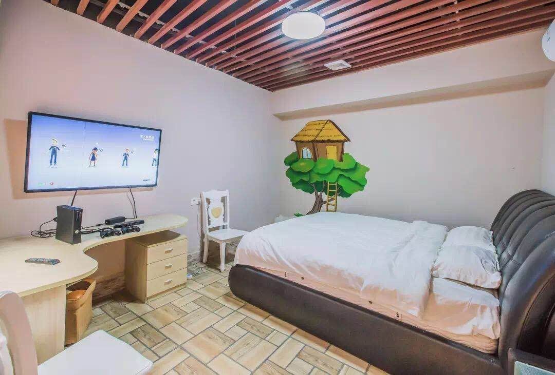 温馨四室一厅套房