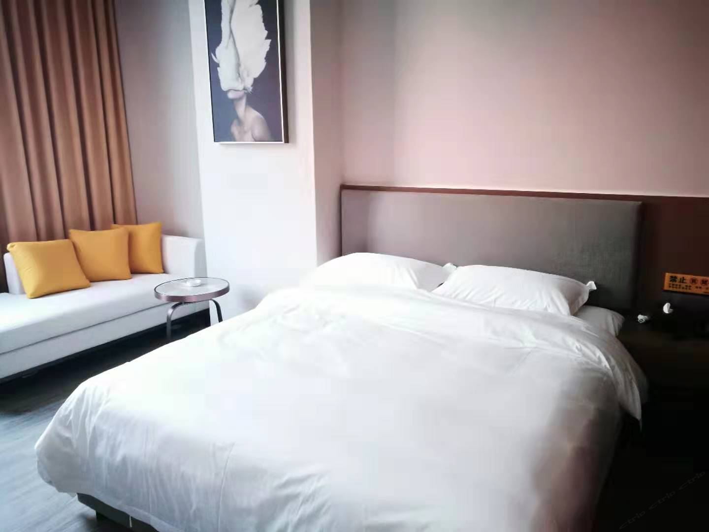豪华大床房