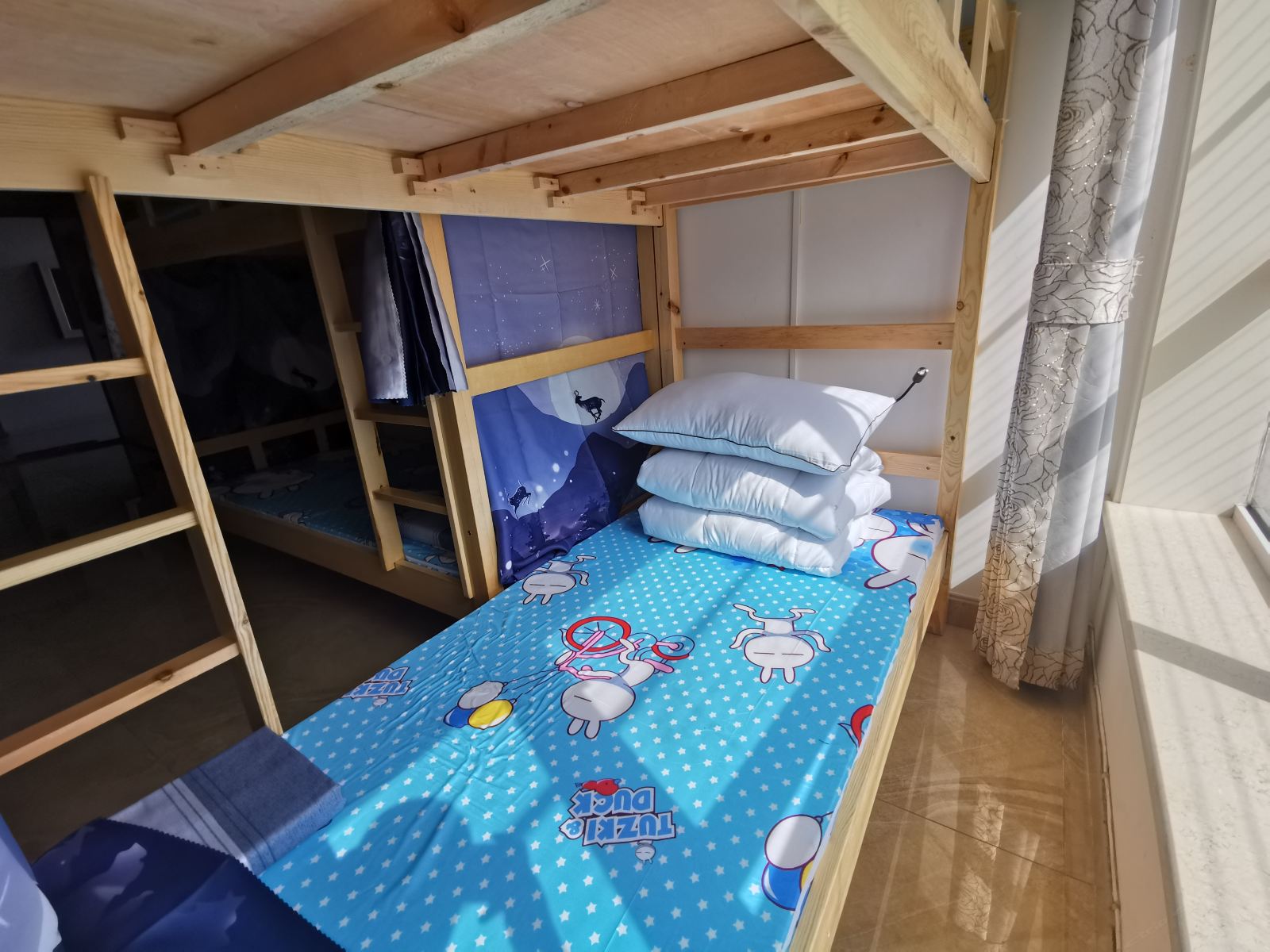 青春四人间(床位)(公共卫浴)