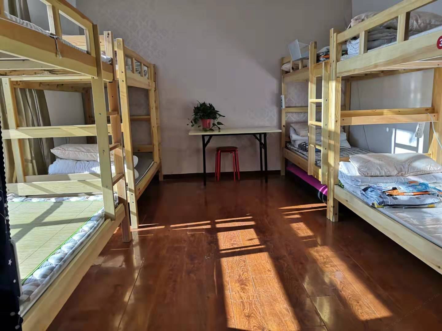 十人间(床位)(公共卫浴)