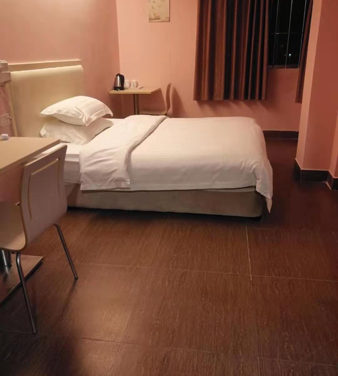 标准大床房