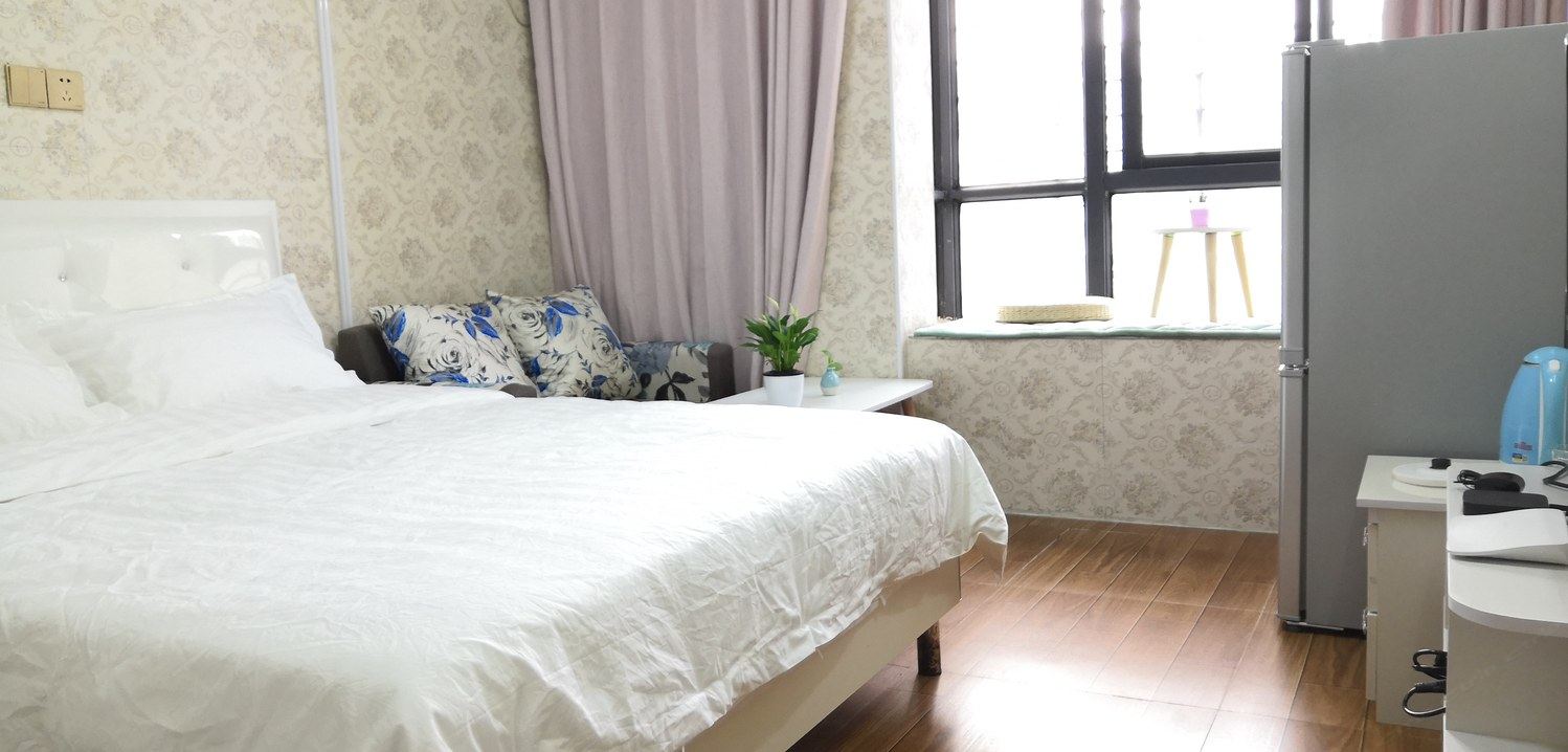 漫步一室大床房