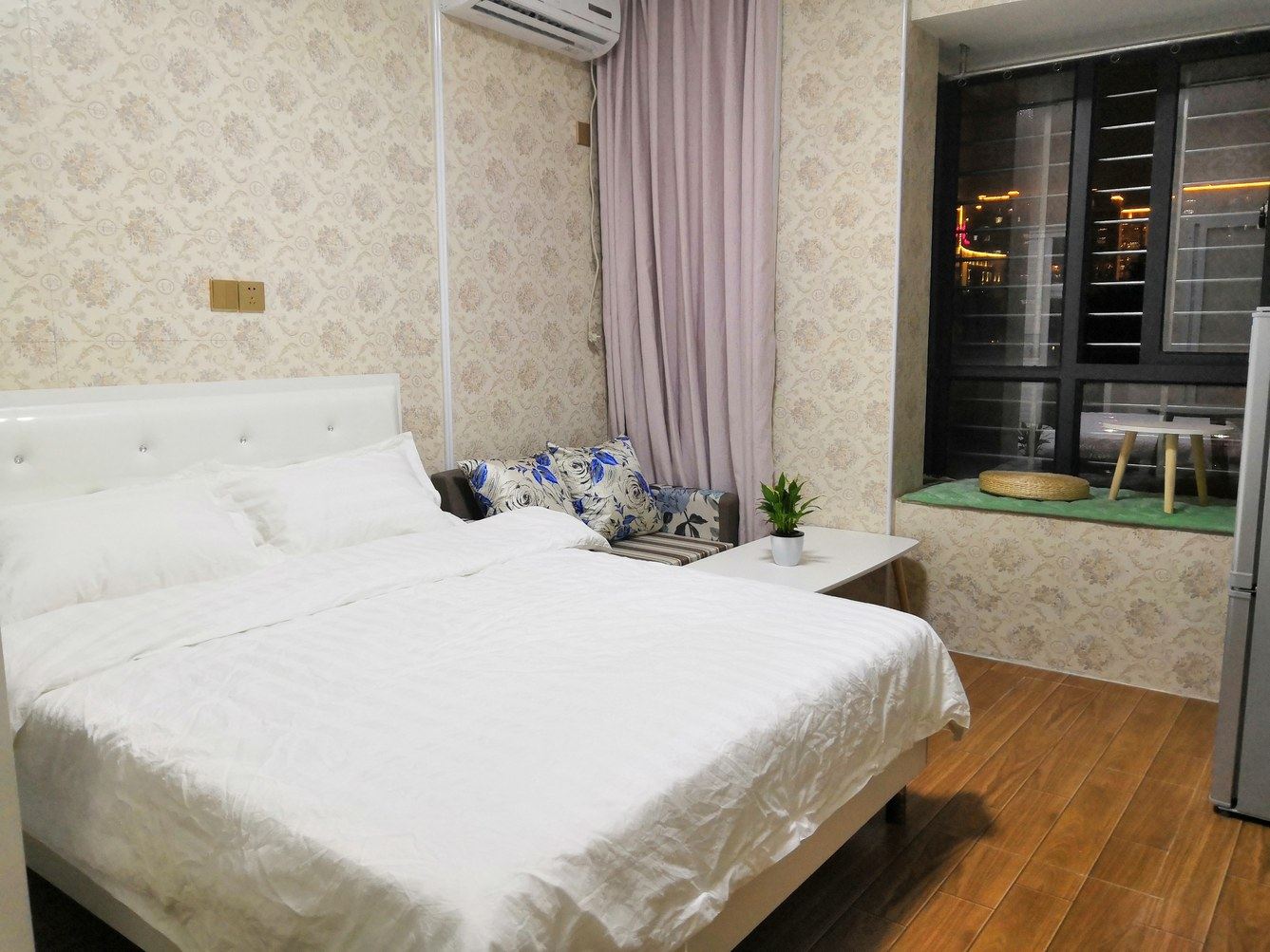 漫步一室大床房