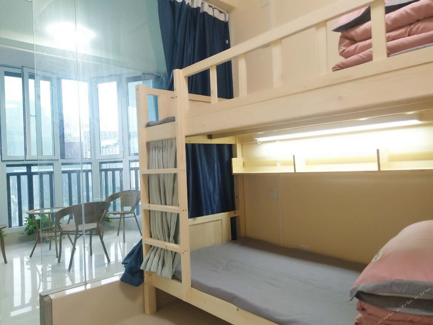 阳光六人间(床位)