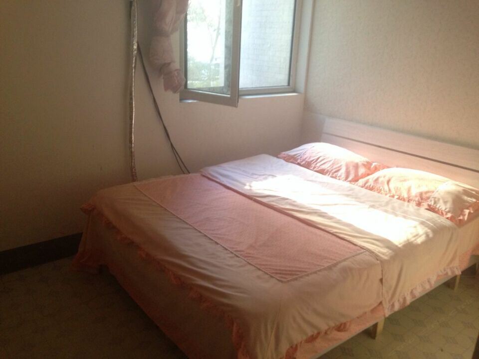 主卧大床房